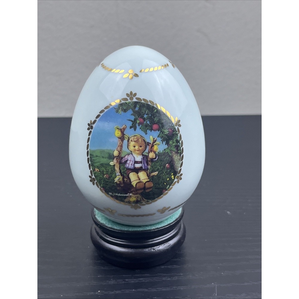 1993 M.J. Hummel "Apple Tree Boy" Porcelain Egg Danbury Mint Goebel w/ Wood Stan